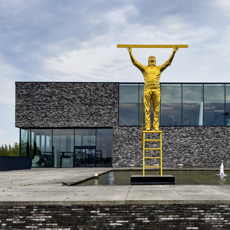 Ingrid Misner, Gold Statue, Belgium